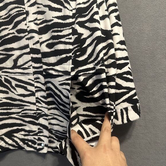 Chico's Zenergy Zebra Jacket Full Zip Stretch Pockets Size 3 (XL) Black White - Picture 8 of 9